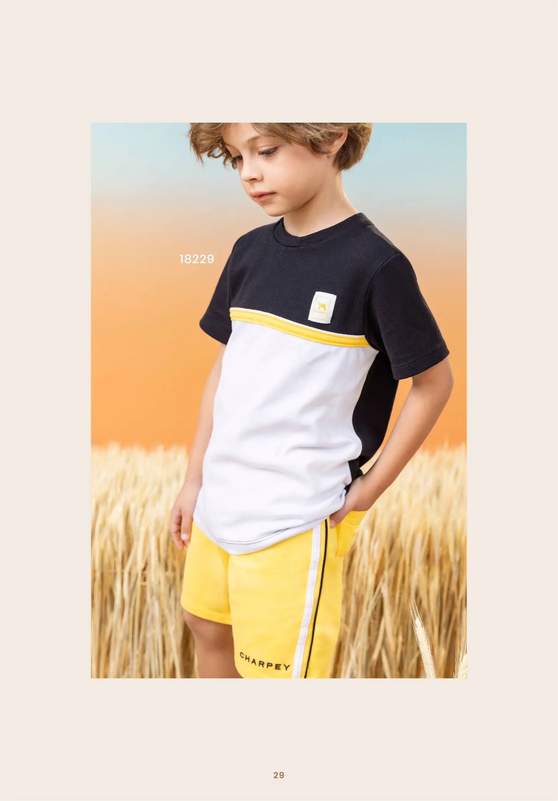Conjunto Infantil Camiseta Preta e Short Amarelo