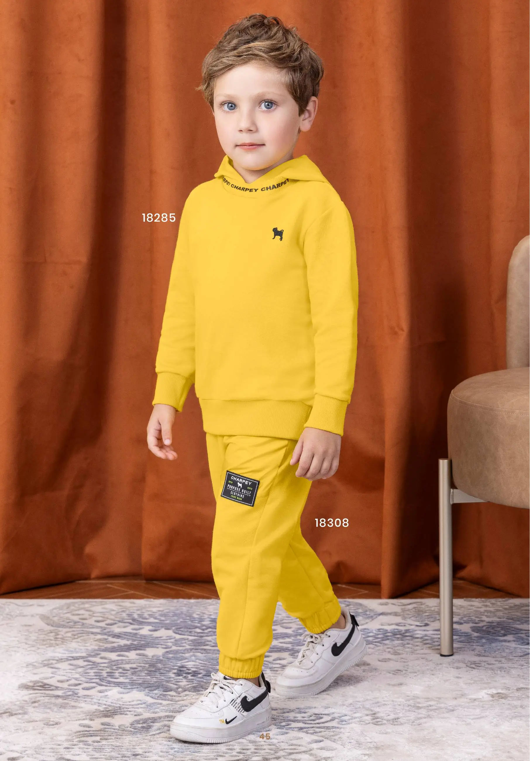 Conjunto Infantil Camiseta Amarela, Short Canelado e Tênis