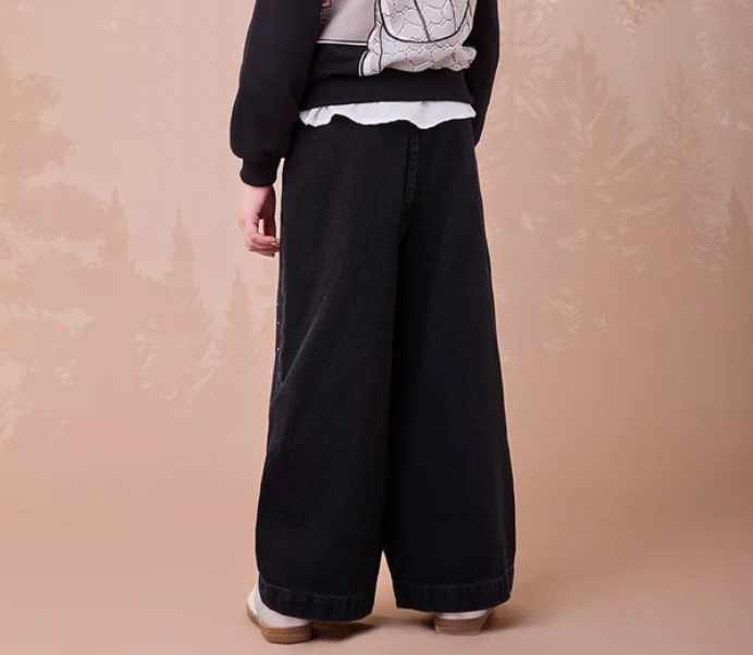 CALÇA JEANS PRETA COM STRASS